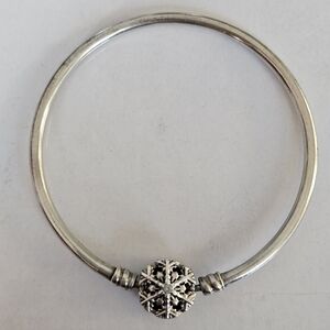 Pandora sterling silver snowflake bangle charm bracelet limited edition